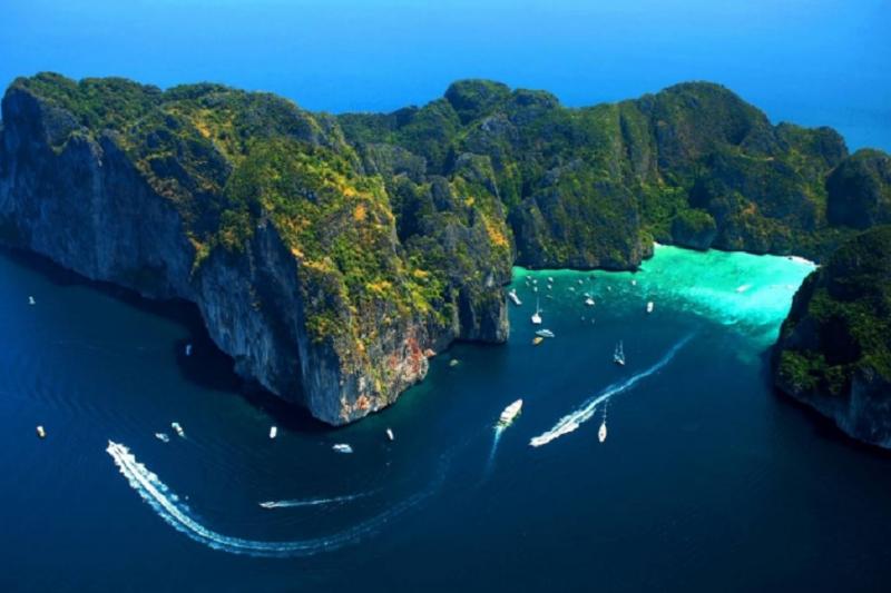 Phi Phi + Bamboo Islands Luxury Tour by Speedboat