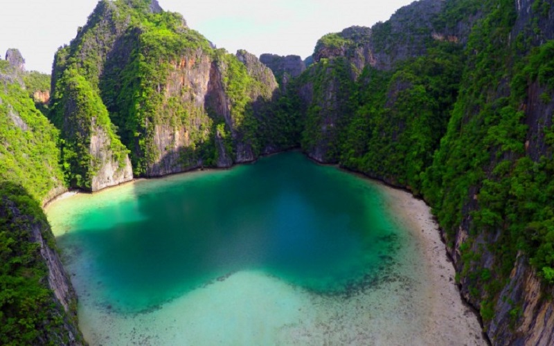 Phi Phi + Bamboo Islands Luxury Tour by Speedboat