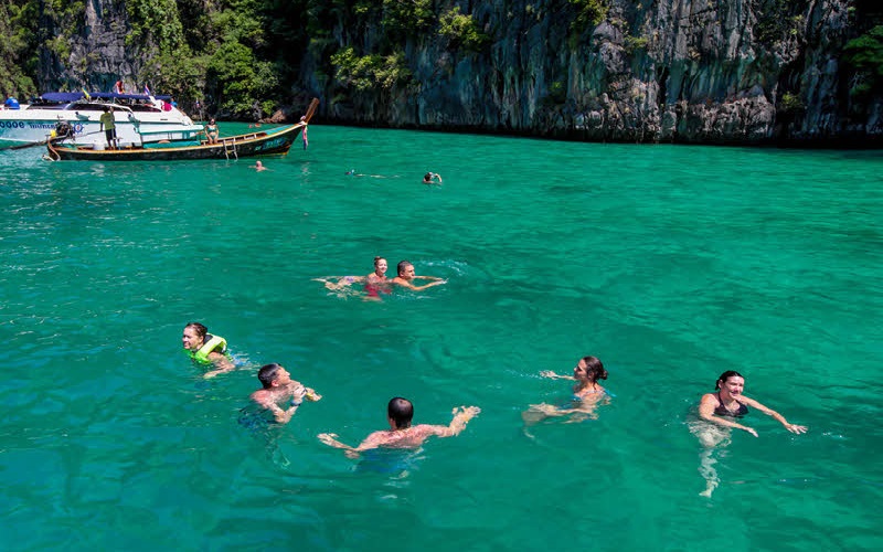 Round Trip Transfer Phuket - Phi Phi Island Tonsai or Lametong Pier (Standard Class)